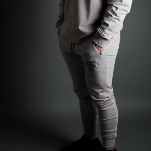 THE STRUCTURED JOGGER // GREY